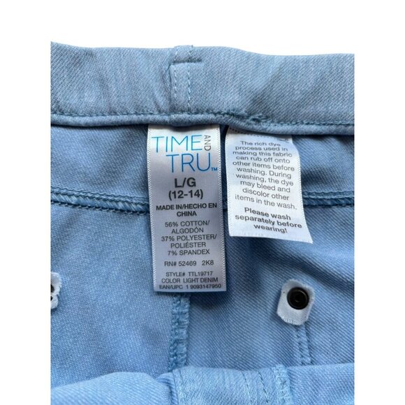 Time & Tru Women's Light Denim Capris - Picture 4 of 7